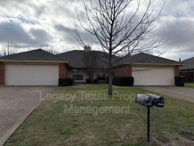 Main picture of 1208 Lindsey Ln
