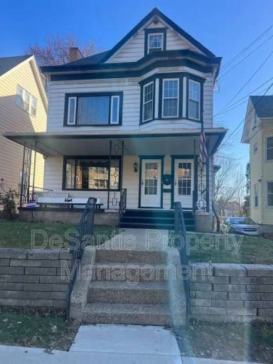 Main picture of 679 Orchard Ave