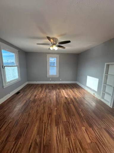 Main picture of 112 6th St SE