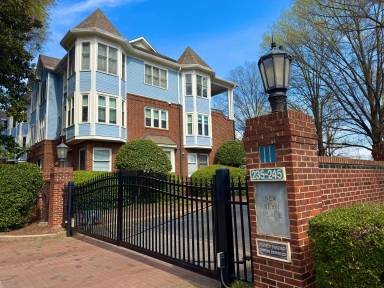 Main picture of 239 New Bern Pl
