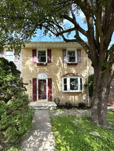 Main picture of 414 Falling Spring Ct