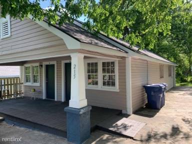 Main picture of 215 Hood St