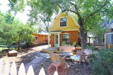 Main picture of 1722 Grove St