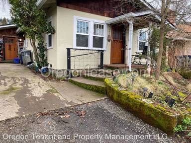 Main picture of 2425 1/2 Cherry Grove St