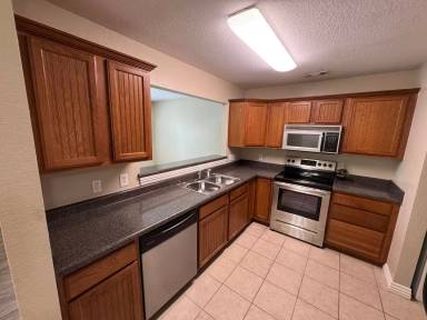 Main picture of 902 S Wood Ave