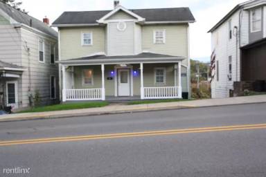 Main picture of 140 E Pike St