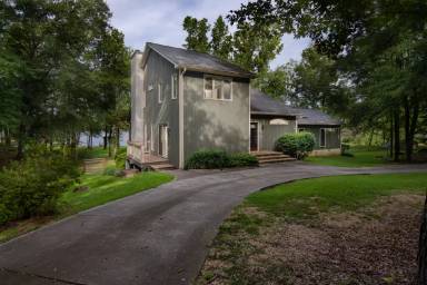 Main picture of 141 Honeysuckle Rd NW