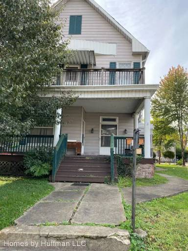 Main picture of 809 SE Riverside Dr