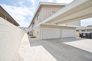 Main picture of 1346 W 225th St