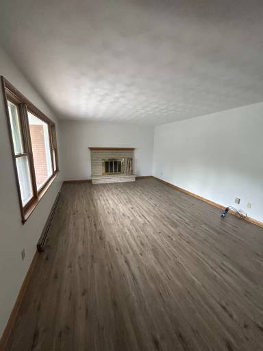 Main picture of 296 Knoll Dr