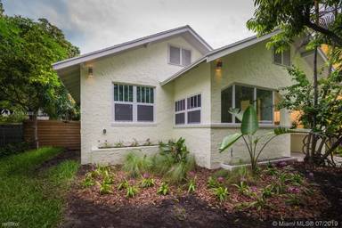 Main picture of 4737 NE Miami Pl