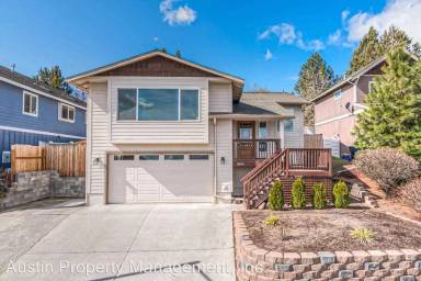 Main picture of 3606 SW Reindeer Ave