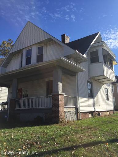 Main picture of 801 E Gum St