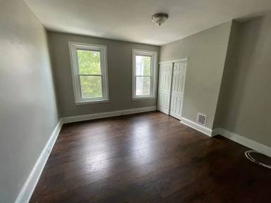 Main picture of 2157 E Monmouth St