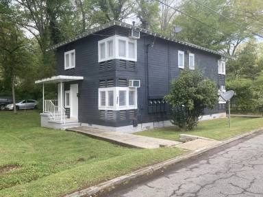 Main picture of 3585 Lee St
