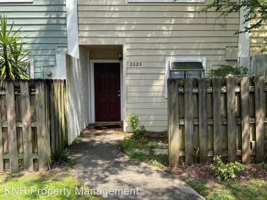 Main picture of 2025 SW 39th Way