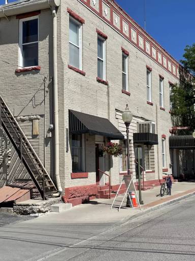 Main picture of 10 N Townsend Ave