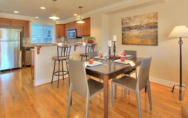 Main picture of 641 NW Market St