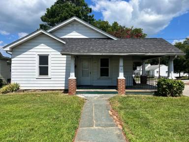 Main picture of 402 3rd Ave