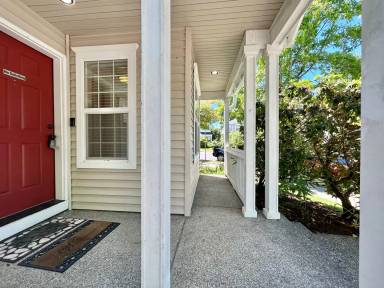 Main picture of 1244 NE Kinney St