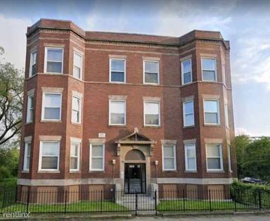 Main picture of 1409 E 66th Pl