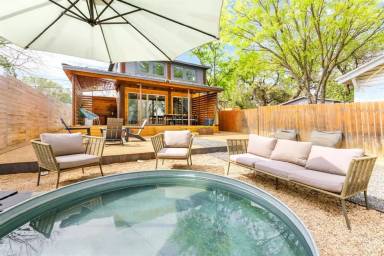 Main picture of 207 Lessin Ln