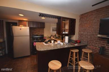 Main picture of 64 Revere St