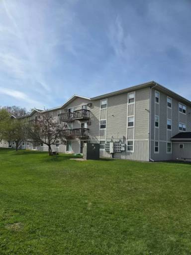 Main picture of 3rd Street Apartment Complex