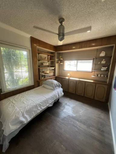 Main picture of 6002 Hazelbrook Ave