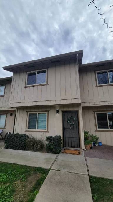 Main picture of 2500 Lawrence St