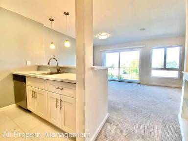 Main picture of Woodlake Condominiums