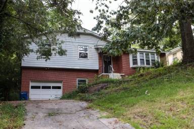 Main picture of 609 E 15th St