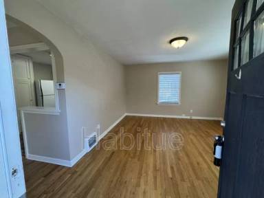 Main picture of 1302 W Hays St