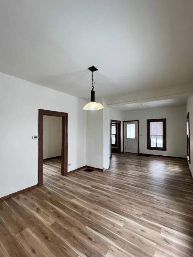 Main picture of 353 Bowen St