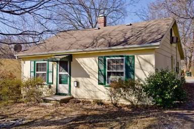 Main picture of 923 Circle Dr