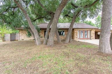 Main picture of 6 Ramsey Ln