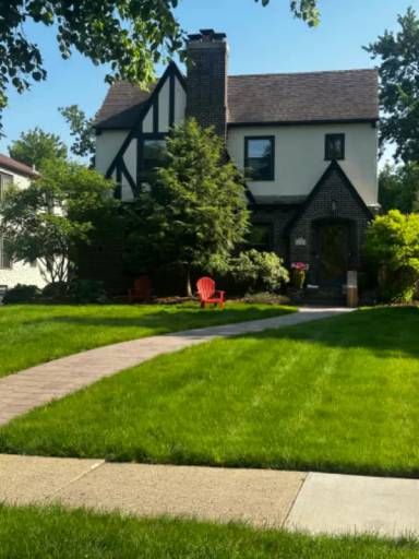 Main picture of 215 W Minnehaha Pkwy
