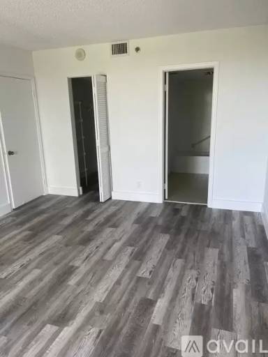 Main picture of 5951 Wellesley Park Dr