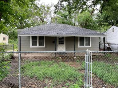 Main picture of 1136 S Bonn St