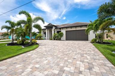 Main picture of 15746 Aqua Cir