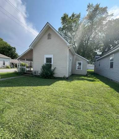 Main picture of 422 S Oak St