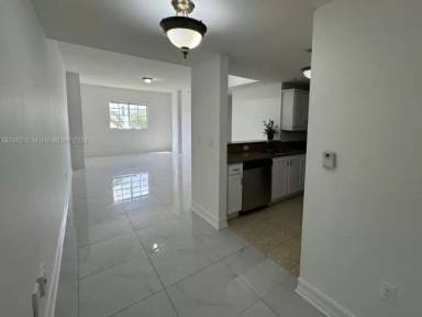 Main picture of 5271 SW 8th St