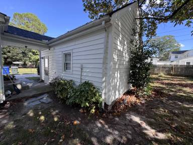 Main picture of 1105 W Rock Spring Rd