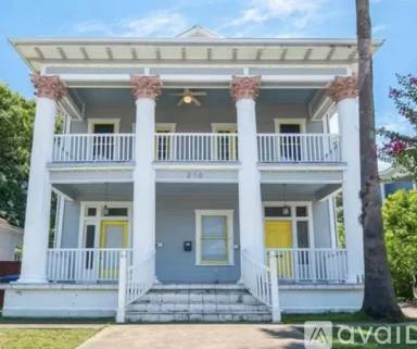 Main picture of 208 E Arsenal
