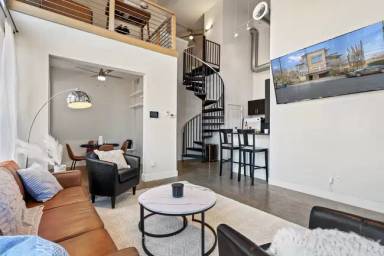Main picture of 907 Duncan Ln