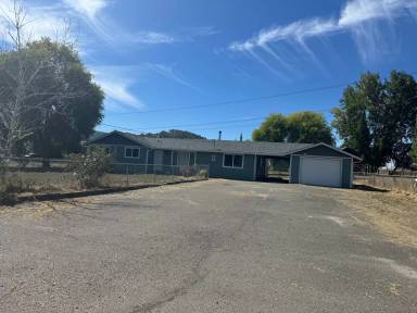 Main picture of 688 Fawn Dr