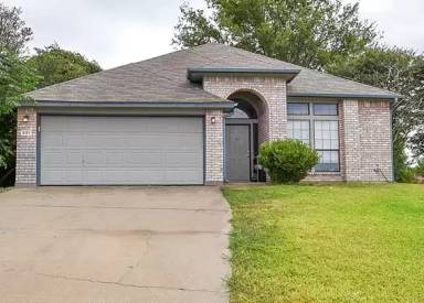 Main picture of 405 Moccasin Dr