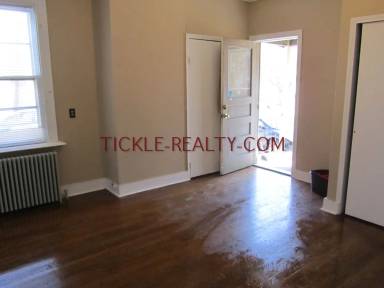 Main picture of 410 Oxford St