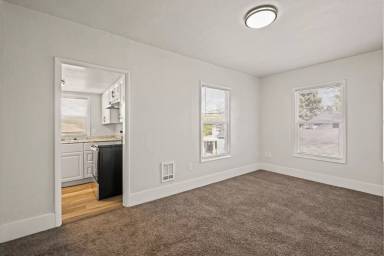 Main picture of 512 2nd St