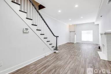 Main picture of 725 N Patterson Park Ave